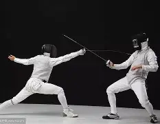 击剑夜战：漠南天虎队读秒扳平粤西霹雳队，主帅临场妙招。